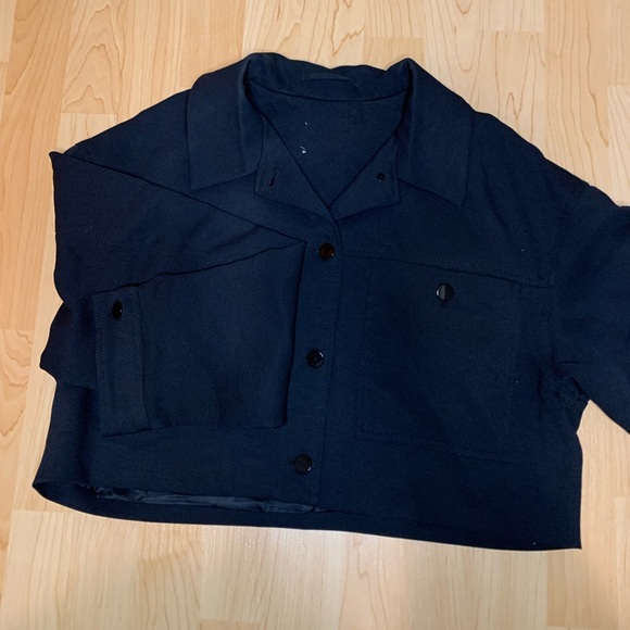 Aritzia - little cropped jacket (black) - Picture 1 of 10